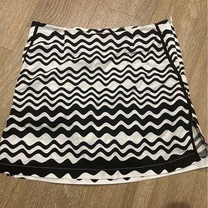 Golftini Black & White Wavy Stripe Stretch Cotton Golf Skort Skirt Sz 4